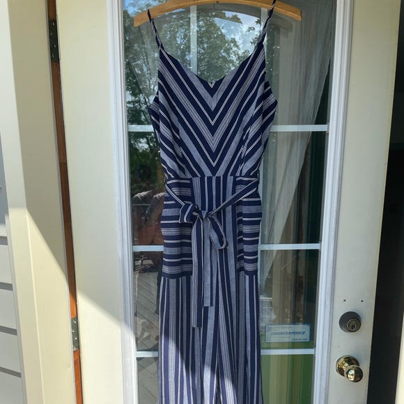 Striped jump suit with leg slits and pockets - Picture 6 of 7